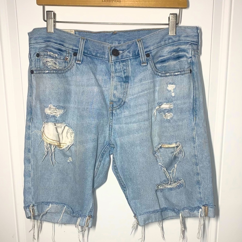 Hollister Distressed Men’s Jean Shorts light wash size 32